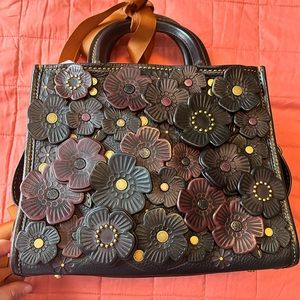 Coach Tea Rose Rogue 25